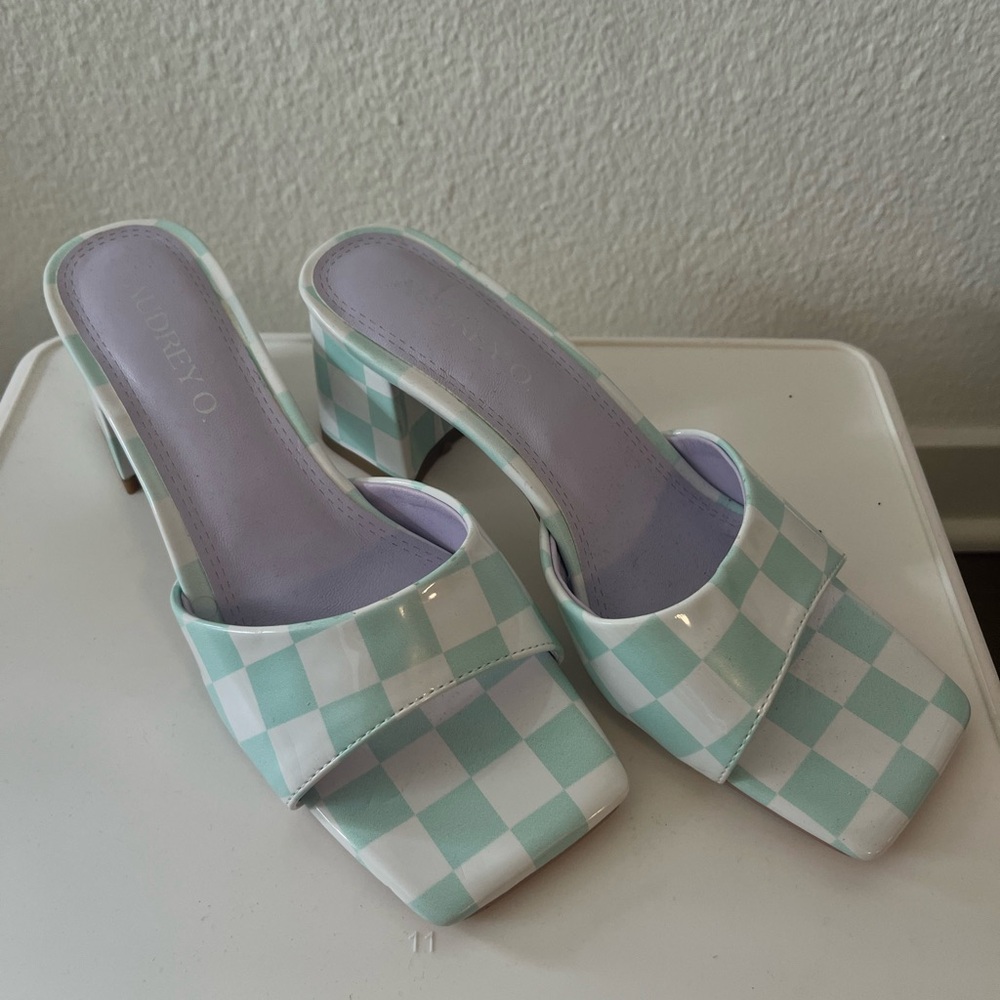 NEVER WORN Audrey O Trendy Mint Checkered Women’s Kitten Heels